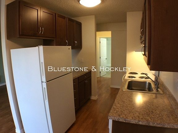 5th image of 2635 SE Willard St
