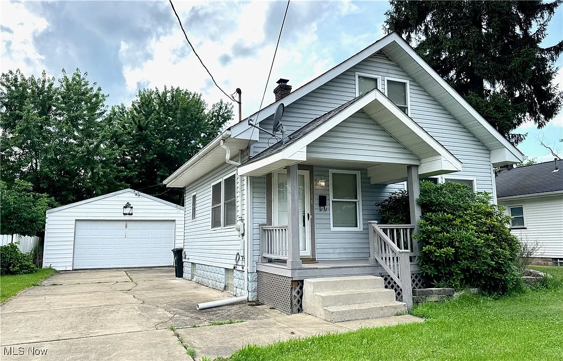 1104 Kenmore Ave SE photo 1