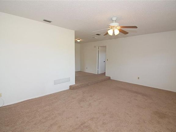 4th image of 130 Carriage Hill Dr