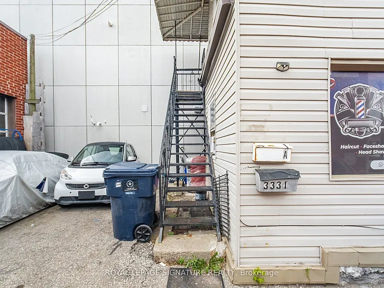3331 Dundas St W — Photo 4