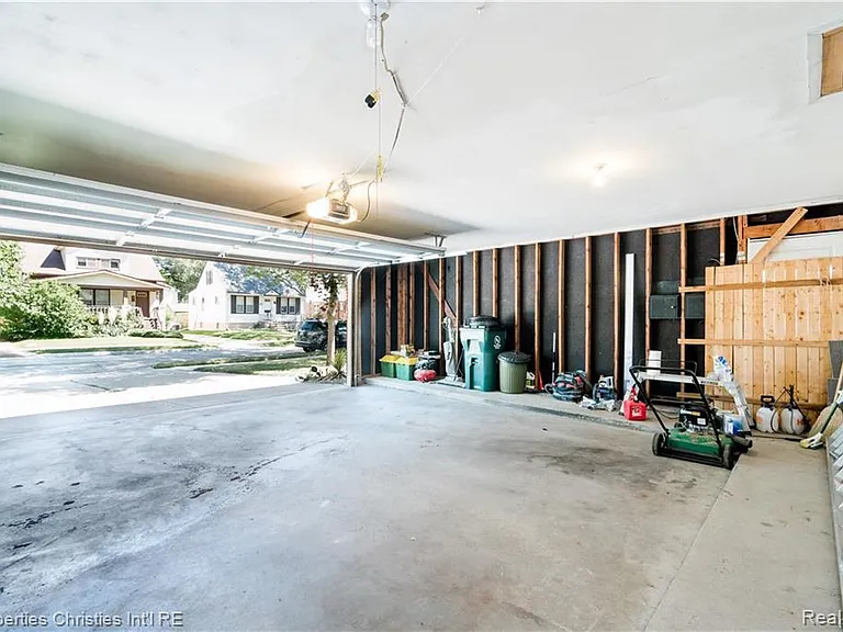 215 Woodsboro Dr — Photo 19