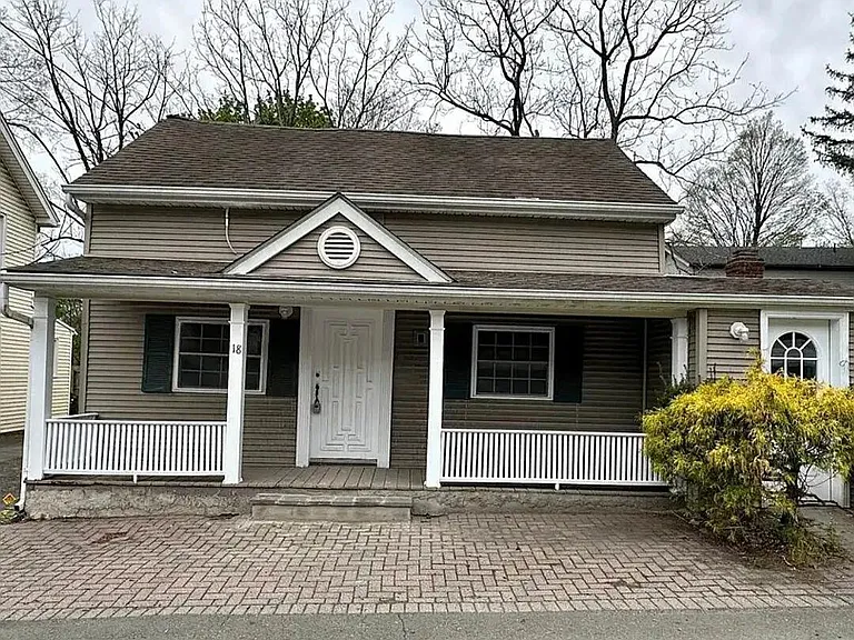 18 Forester Ave — Photo 2