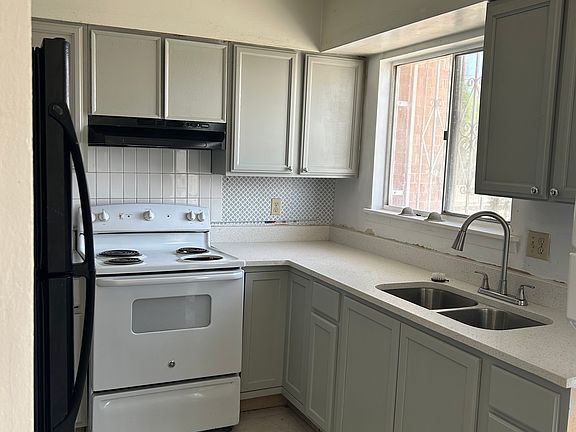 3rd image of 5229 Carousel Dr #A