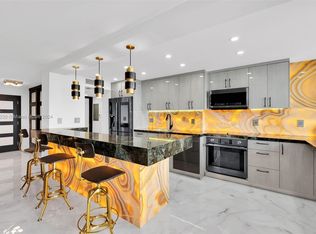 251 174th St APT 818, Sunny Isles Beach, FL 33160