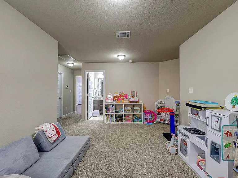 4140 Van Ness Ave — Photo 27