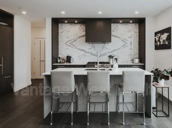 3389 Lakeshore Rd, Kelowna, BC