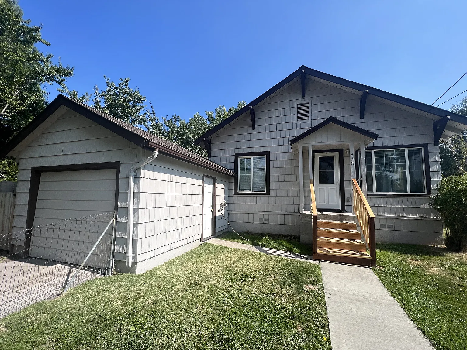 3 bed, 1.0 bath, 1100 sqft, $1,800 — Photo 1