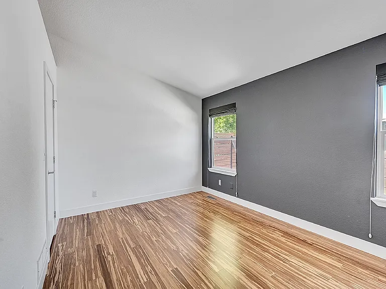 1560 Bain Dr — Photo 13