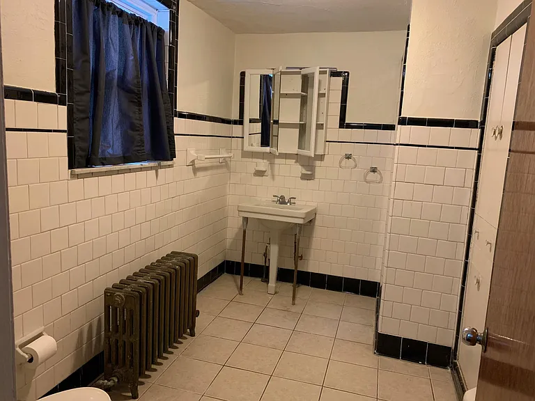 611 Washington Ave #2 — Photo 4