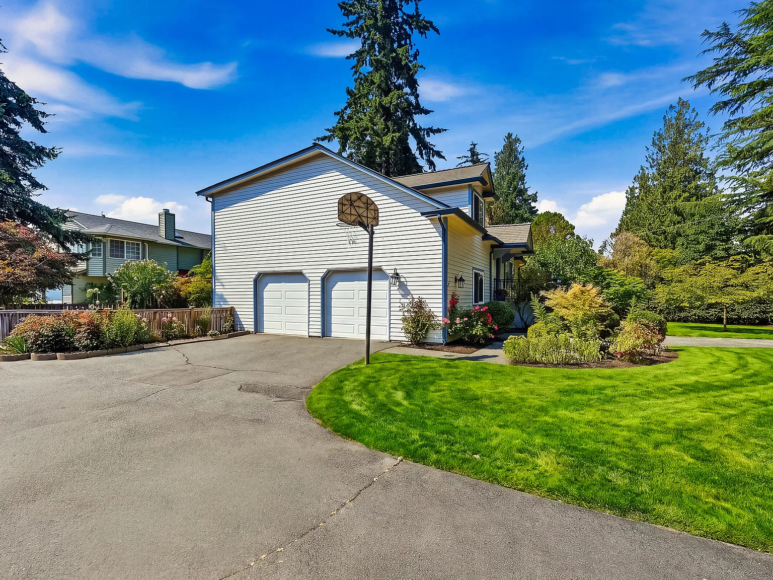 3 bed, 2.5 bath, 1880 sqft, $3,800 — Photo 3