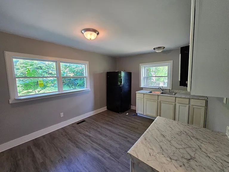 928 Farnam St — Photo 1