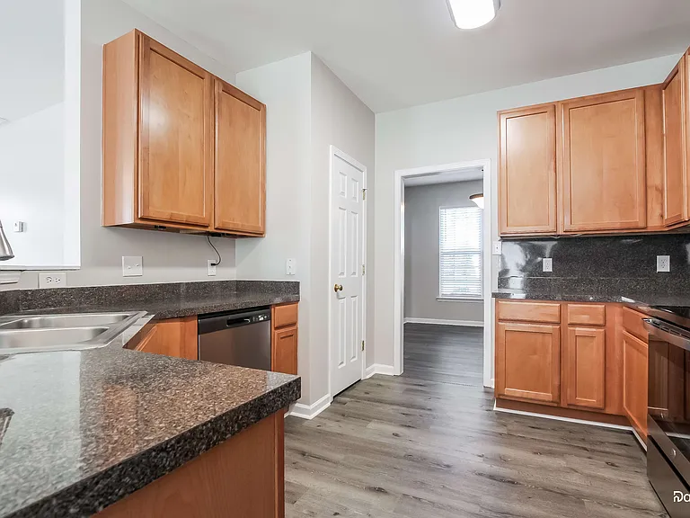 10202 Hawkeye Dr — Photo 2