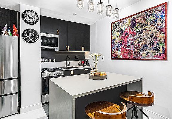 5th image of 54 E 8th St APT 3I
