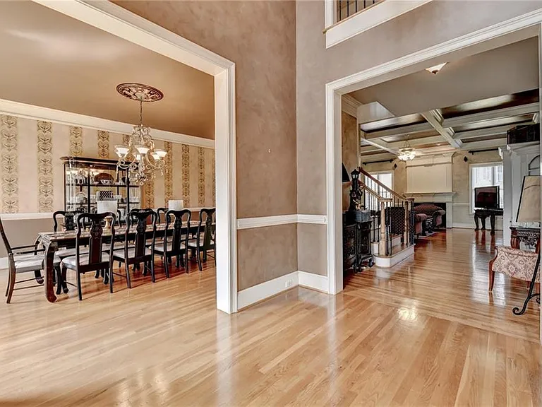 8910 Pinehurst Cv — Photo 11