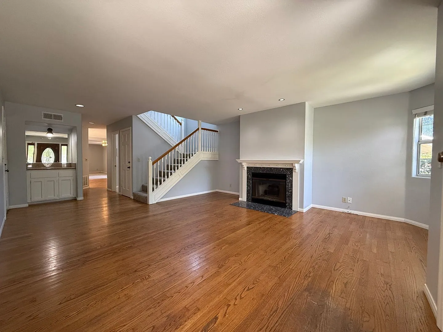 Coronado: Large 5bd/3.5ba Village Home - Multi Level — Photo 4