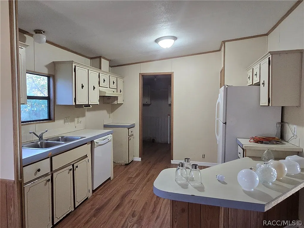 3 bed, 2.0 bath, 1404 sqft, $1,295 — Photo 4