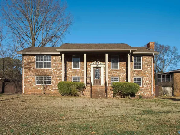1300 Brookmeade St NW, Huntsville, AL 35816