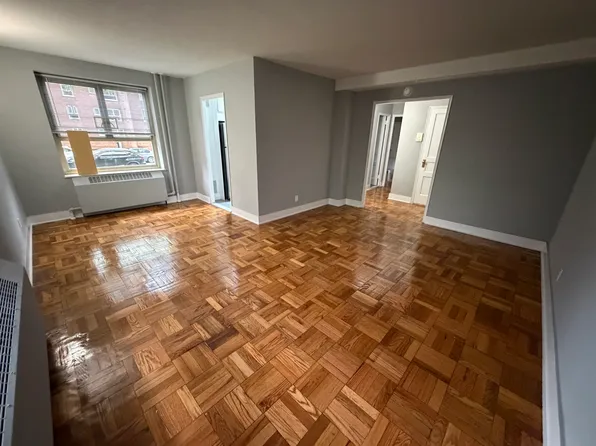 (undisclosed Address), Fresh Meadows, NY 11365