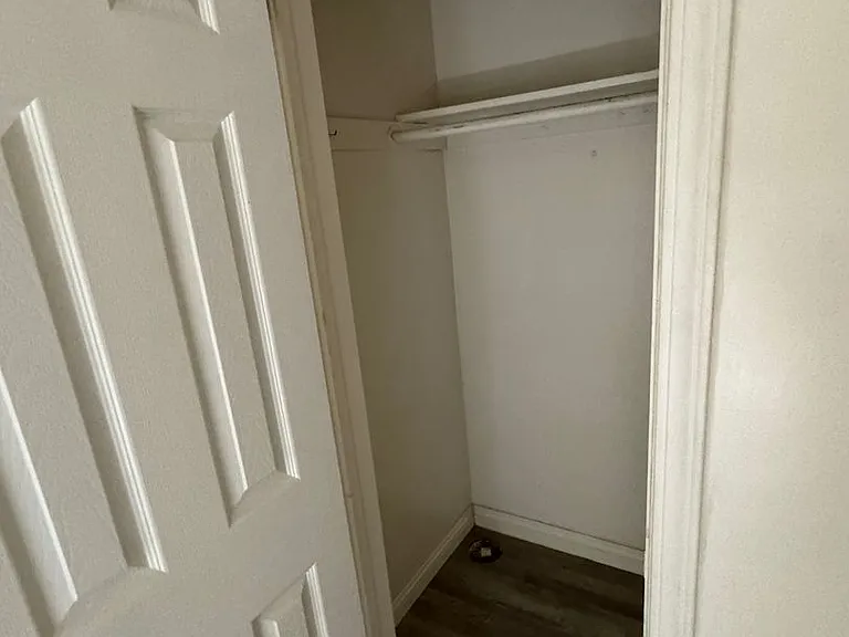 331 E Live Oak St — Photo 28