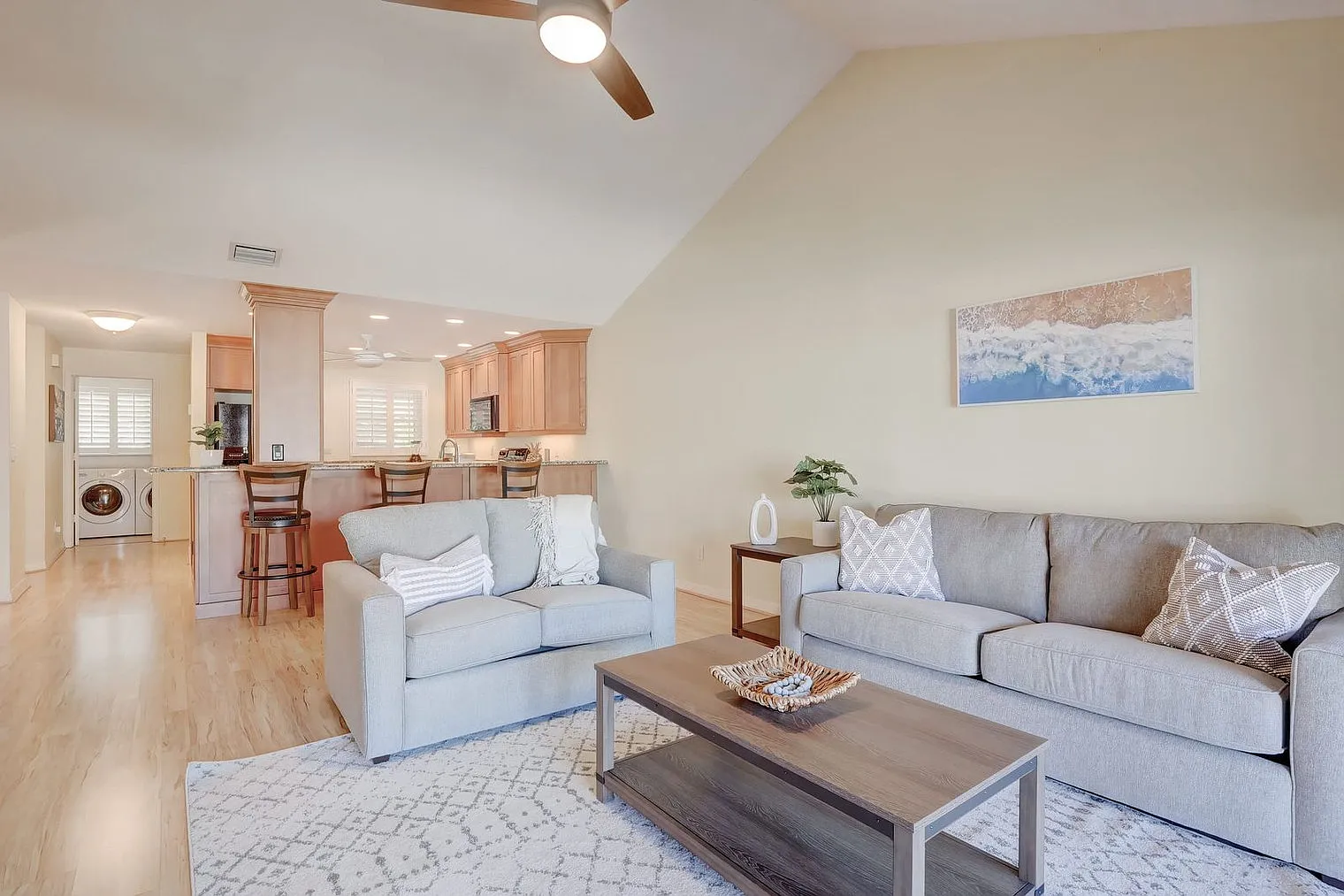 2 bed, 2.0 bath, 1377 sqft, $4,290 — Photo 2