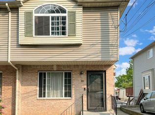 18 King James Ct, Staten Island, NY 10308