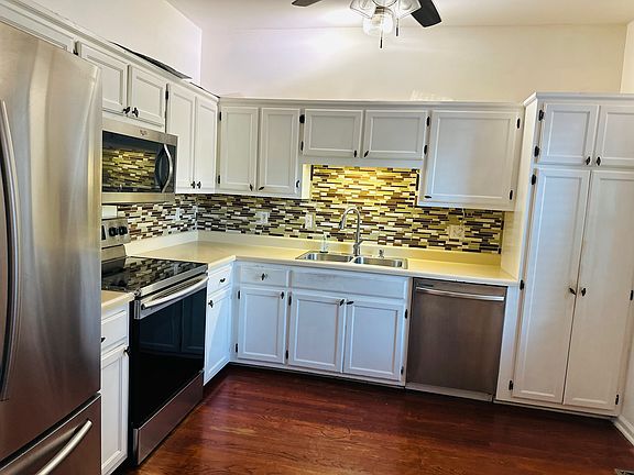 4th image of 706 Dove Valley Ct