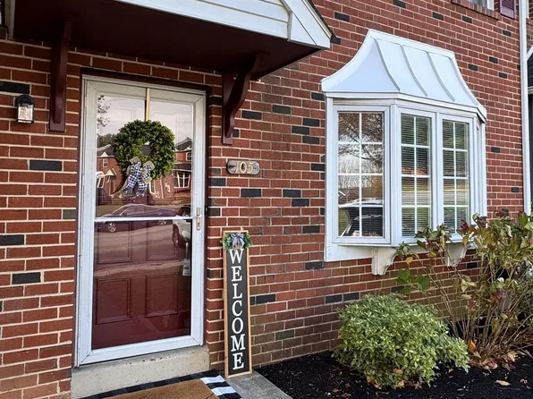 105 Lampeter Ct, Exton, PA 19341