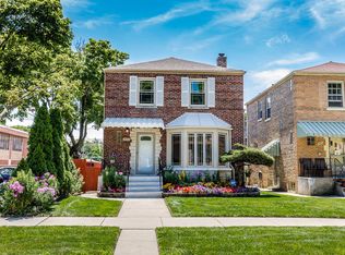 2801 W Greenleaf Ave, Chicago, IL 60645