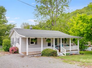 407 Valley View Cir, Waynesville, NC 28786