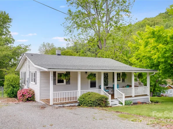 407 Valley View Cir, Waynesville, NC 28786