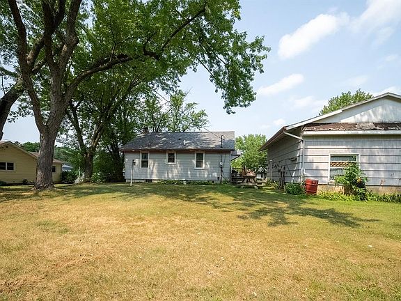 3rd image of 1135 Mansfield Street