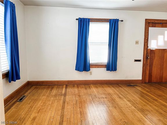 3rd image of 844 Fairview Ave