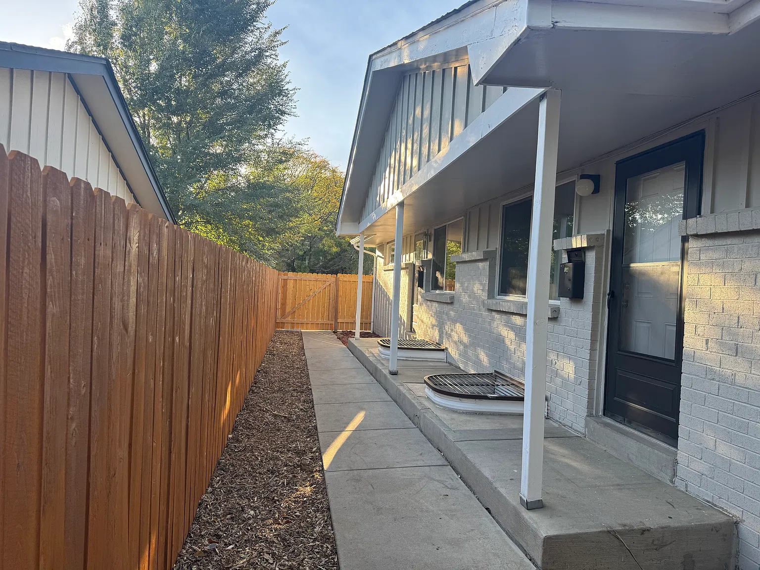 5 bed, 1711 sqft, $3,200 — Photo 3