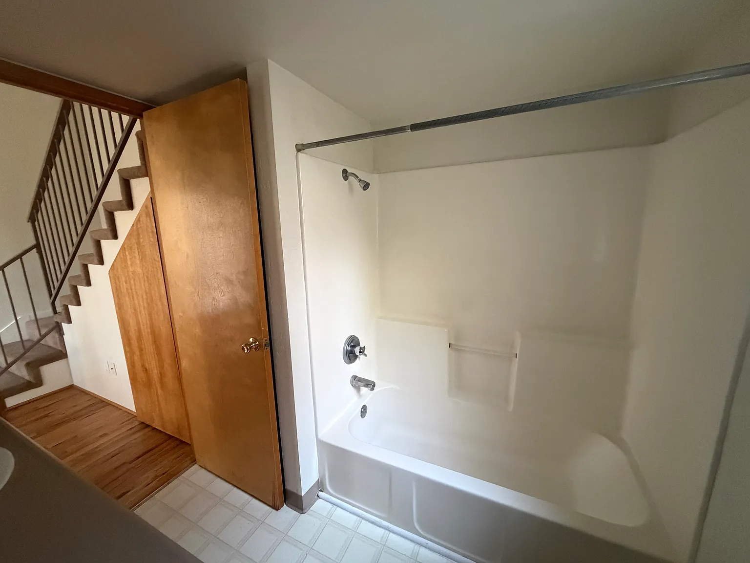 1 bed, 600 sqft, $1,200 — Photo 4