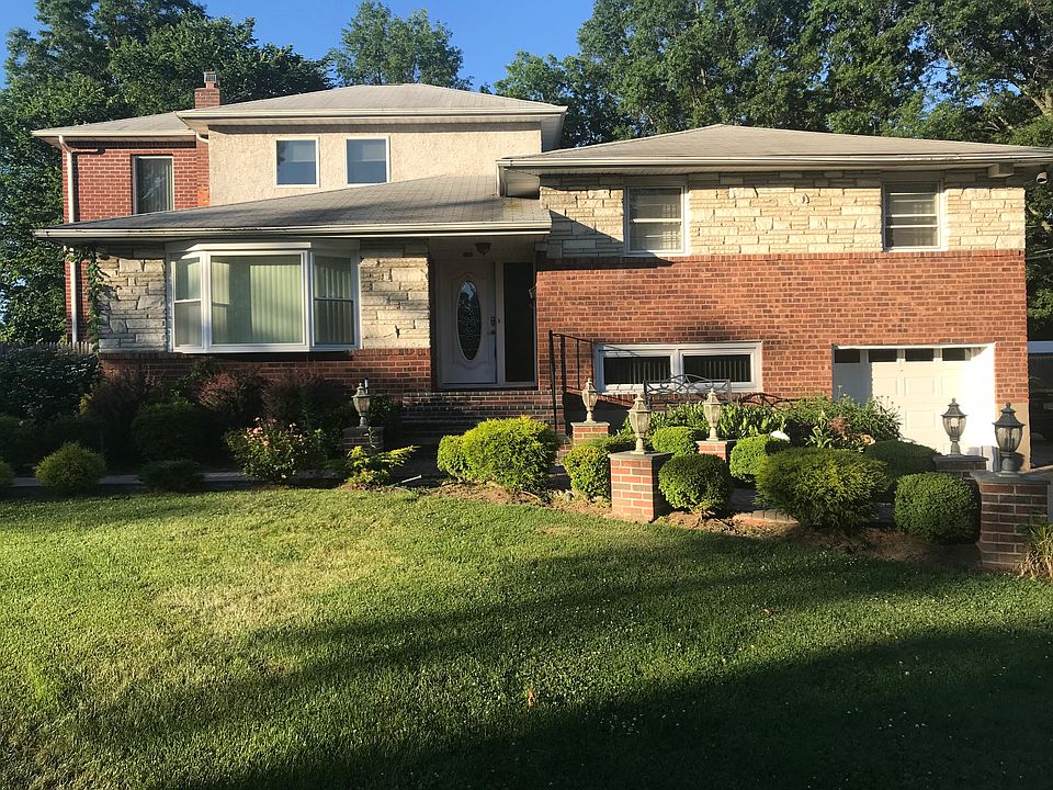 1st image of 1011 Cedar Dr E