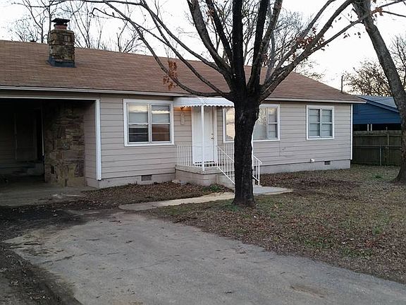 2nd image of 2207 Woodrow St