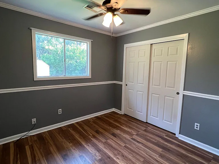2114 Alison Ave — Photo 7