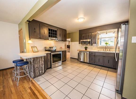 5th image of 124 E Marseille Dr