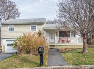 24 Golf Ter, Kingston, NY 12401