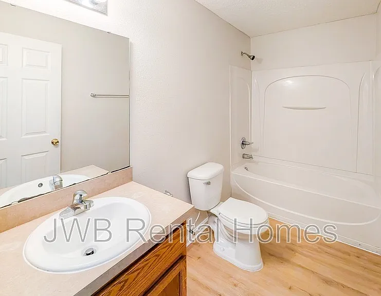 8410 Maple St — Photo 8