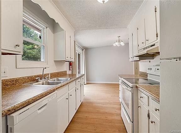 3rd image of 8037 Tiburon Cres