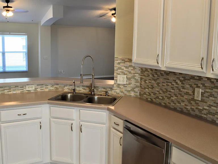 1724 Tealbriar Ave — Photo 18