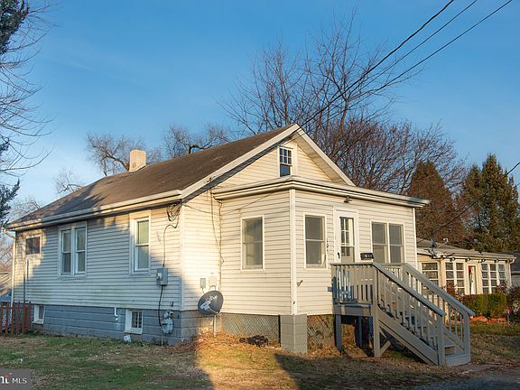 2nd image of 105 E Summit Ave