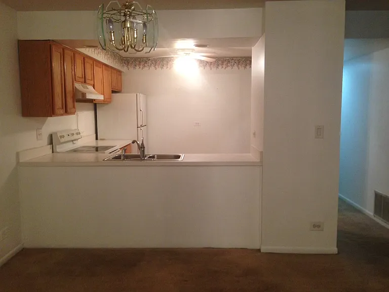 4424 Euclid Ave #1D — Photo 6