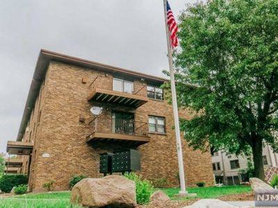 729 10th St, Secaucus, NJ, 07094