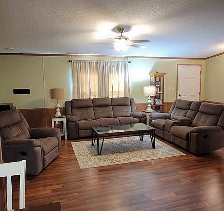 5th image of 14 Hilltop Dr