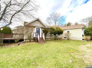 13 Orangeburgh Rd, Old Tappan, NJ 07675