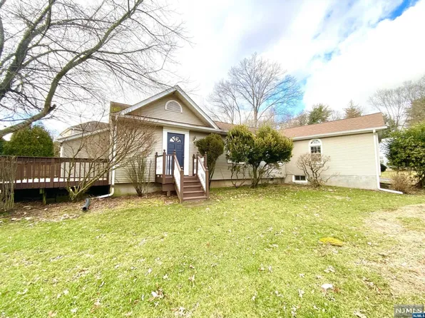 13 Orangeburgh Rd, Old Tappan, NJ 07675