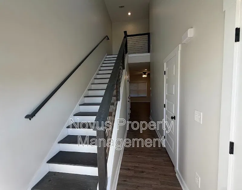 3 bed, 2.5 bath, $1,675 — Photo 2