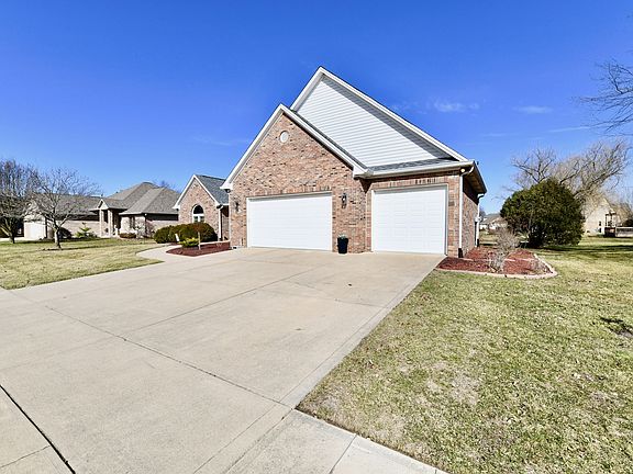 3rd image of 2080 Fairway Lakes Dr